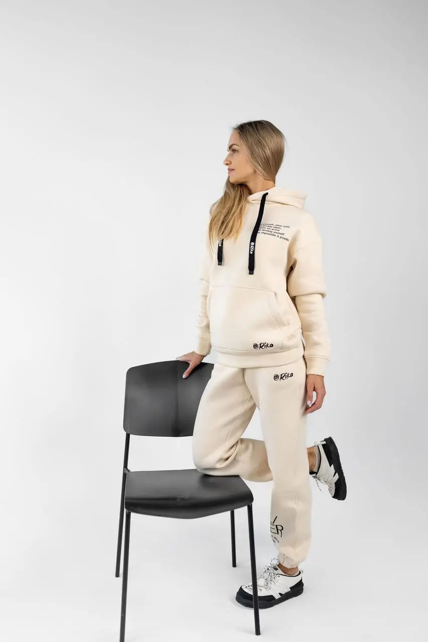 Жіночий спортивний костюм «Forever» молочний