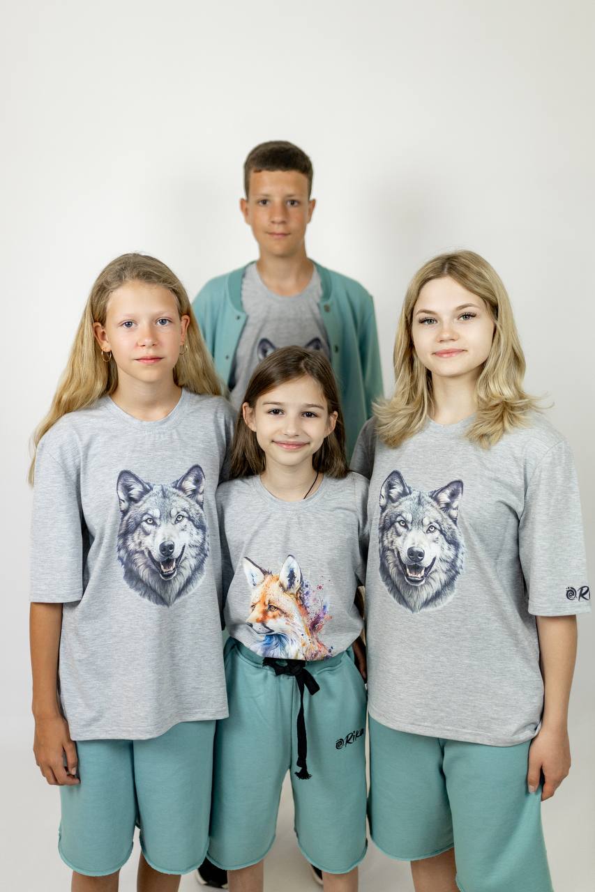 Літня футболка для дівчат у кольорі сірий меланж з принтом «Вовк»